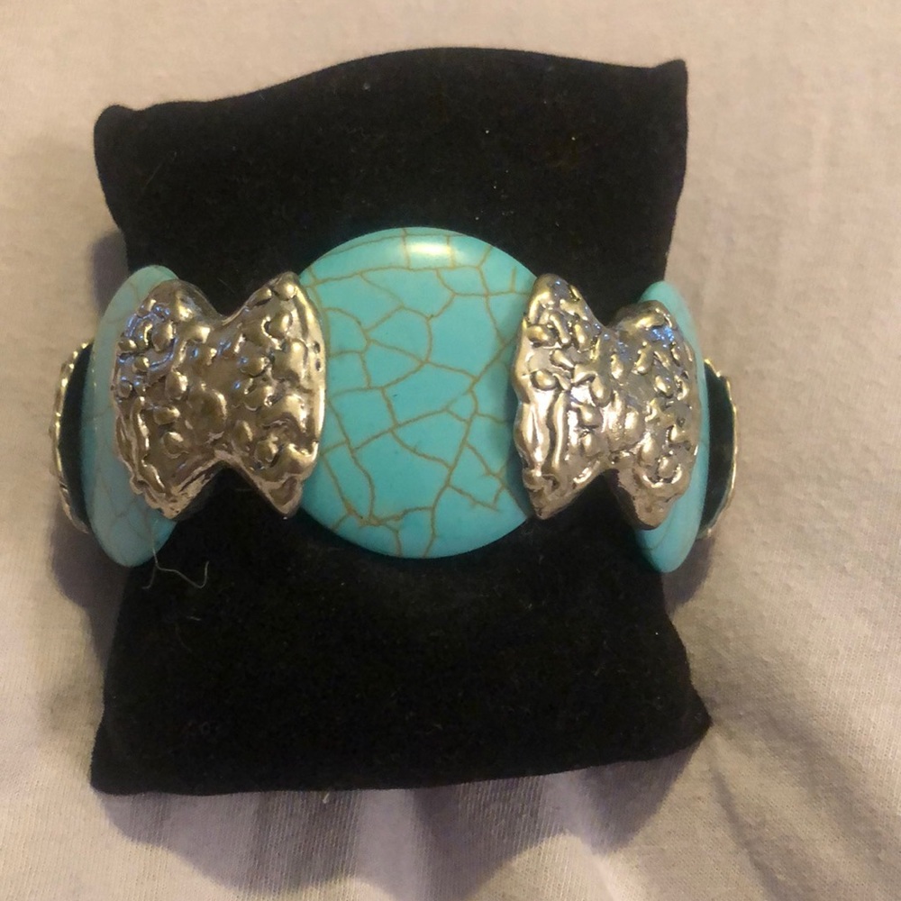 Faux turquoise beads and hand hammered silver spacers stretch bracelet